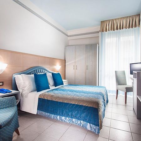 Hotel Imperiale Milano Marittima Bagian luar foto