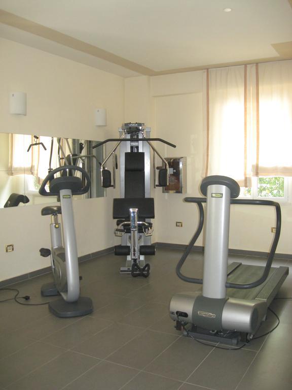 Hotel Imperiale Milano Marittima Bagian luar foto