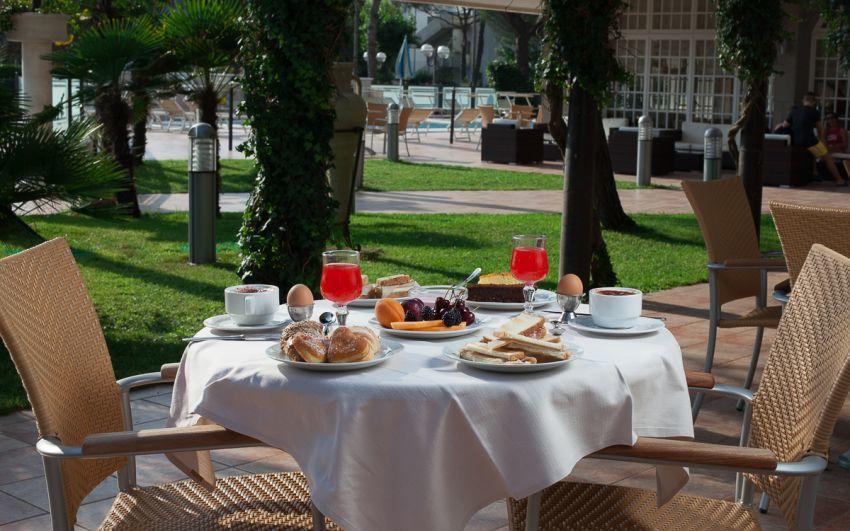 Hotel Imperiale Milano Marittima Bagian luar foto