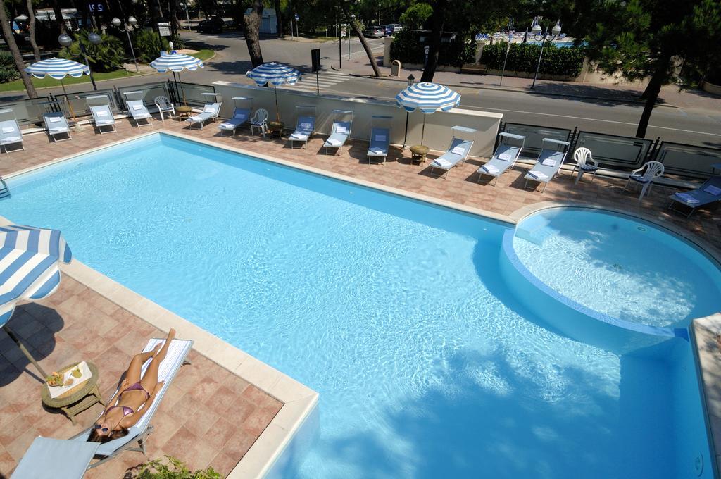 Hotel Imperiale Milano Marittima Bagian luar foto