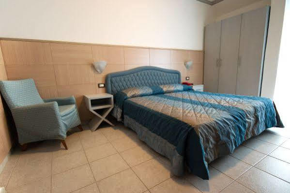 Hotel Imperiale Milano Marittima Bagian luar foto